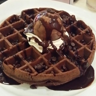 Chocolate Waffle with Chocolate Chips and Ice Cream - Kuta's FlapJacks (Kuta)|Bali