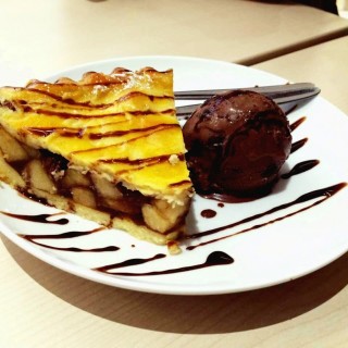 Apple Pie with Choco Ice Cream - ในPuri Indah จากร้านIsland Creamery (Puri Indah)|Jakarta