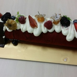 Red Velvet Logcake - Tiong Bahru / Waterfall Lounge (Tiong Bahru)|Singapore