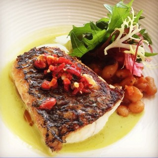 Pan-Seared Snapper w/ White Bean Provencal, Parsley & Lemon Gremolata - 位於City Hall的Equinox (City Hall) | 新加坡