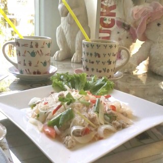 ยำวุ้นเส้น - dari Lucky Bunny Cafe (คลองจั่น) di คลองจั่น |Bangkok