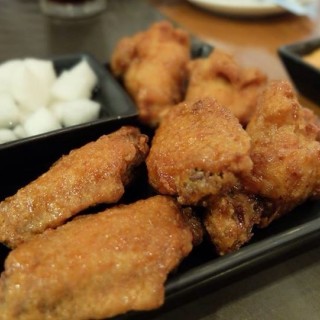 Chicken Wings with Soy Garlic - Pathum Wan's BonChon Chicken (บอนชอน ชิคเก้น) (Pathum Wan)|Bangkok