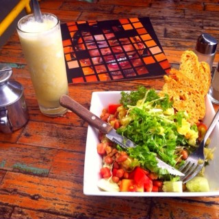 Salad Via Via - Prawirotaman / Cafe Via Via (Prawirotaman)|Yogyakarta