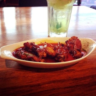 Barbeque Chicken Wings - 位于Bandung Tengah的Lawangwangi Creative Art Space - Gallery & Restaurant (Bandung Tengah) | 万隆