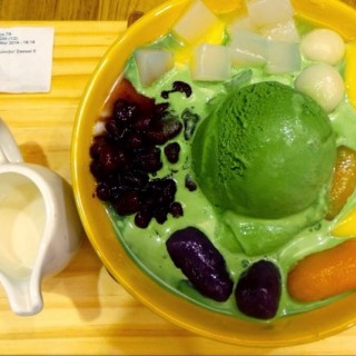 SumoBoo kakigori, red bean + green tea ice cream + big boba + mochi - 位于Pantai Indah Kapuk的Sumoboo (Pantai Indah Kapuk) | 雅加达