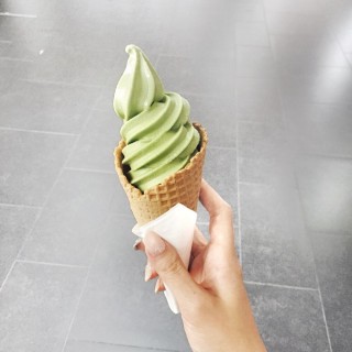 Matcha hokkaido soft serve - Orchard / AmaSoy (Orchard)|Singapore