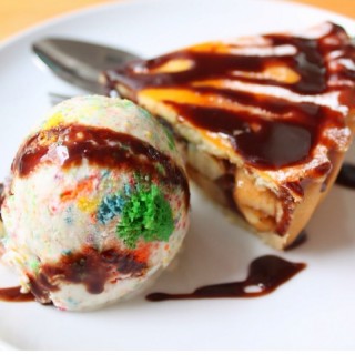 Old-Fashioned Aplle Pie with Rainbow Icecream - 位於Serpong的Island Creamery (Serpong) | 雅加達