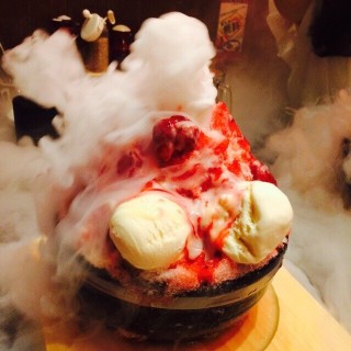 Volcano Ice Kazan Strawberry - dari Tonkotsu Kazan (คลองเตยเหนือ) di คลองเตยเหนือ |Bangkok