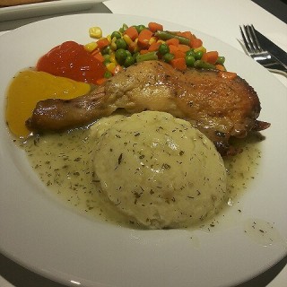 Baked Chicken leg w/ dill sauce + mashed potato and vegetables - dari IKEA Restaurant (Serpong) di Serpong |Jakarta