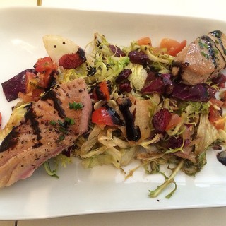 Pan Seared Tuna With Balsamic Reduction And Greens - 位於Katong的Bruno’s Pizzeria & Grill (Katong) | 新加坡