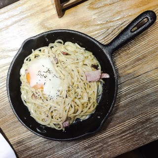 Spaghetti Carbonara - 位於銅鑼灣的Cafe YAWN (銅鑼灣) | 香港