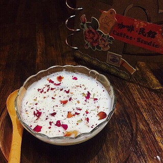 清新荔枝玫瑰乳酪Local Lychees Rose Yogurt - 位于中环的咖啡.民館 (中环) | 香港
