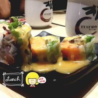 Fresh Salmon Spring Roll - 位於Orchard的Itacho Sushi (Orchard) | 新加坡
