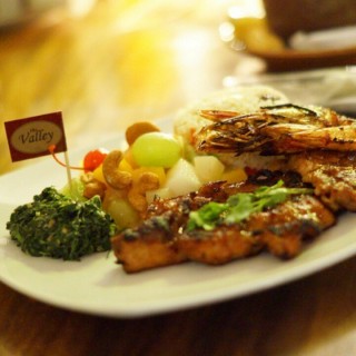chicken and prawn steak - dari The Valley (Dago Pakar (Dago Atas)) di Dago Pakar (Dago Atas) |Bandung