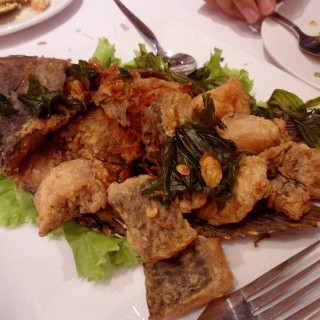 Crispy Fish Fillet with Tamarind and Sweet Chili Sauce - dari Lemongrass Asian Bistro (Mandaluyong) di Mandaluyong |Metro Manila