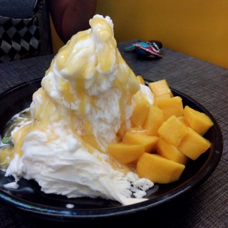 ไอศครีมนมเกล็ดหิมะมะม่วง - dari Ice Hub (ป่าตัน) di ป่าตัน |Chiang Mai