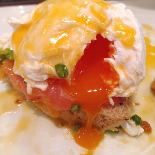 Eggs Benedict - 位于คลองตันเหนือ的Fauchon (คลองตันเหนือ) | 曼谷