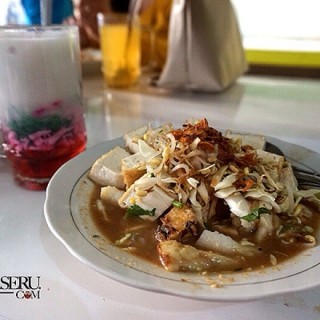 kupat tahu - dari Tahu Pojok (Jawa) di Jawa |Other Cities