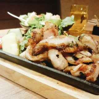 Pan fried pork neck - dari Amazing (油麻地) di 油麻地 |Hong Kong