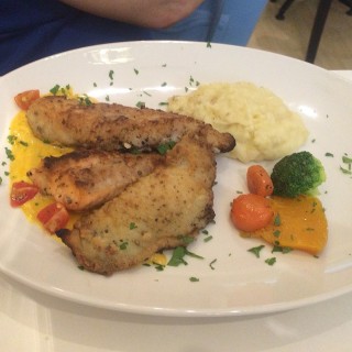 Pan Seared Duo Fish Salmon And Halibut With Lemon Sauce - 位於Katong的Bruno’s Pizzeria & Grill (Katong) | 新加坡