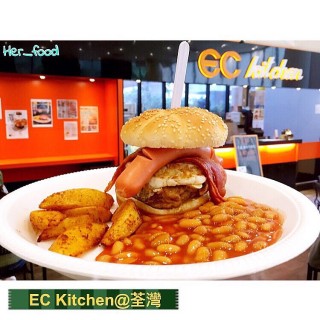 蘑菇雞肉漢堡全日早餐 - 位於荃灣的EC Kitchen (荃灣) | 香港