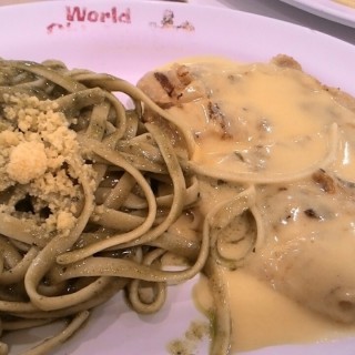 pesto pasta and grilled chicken with mornay cheese sauce - dari World Chicken (North Avenue) di North Avenue |Metro Manila