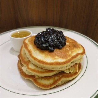 Pancakes with Warm Maple Butter and Wild Blueberries - Bugis / Clinton Street Baking Company (Bugis)|Singapore