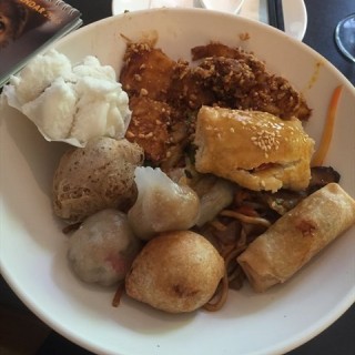 素罗惹'Vegetarian ‘Rojak’, Fried Noodles and Dim Sum - Novena / 靈芝 (Novena)|Singapore